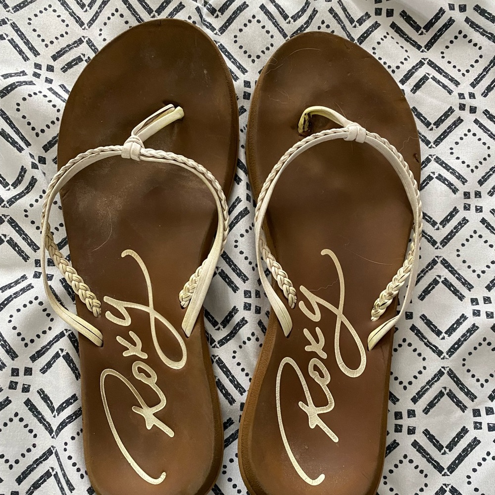 Sandals that have been worn with love, ready for you!